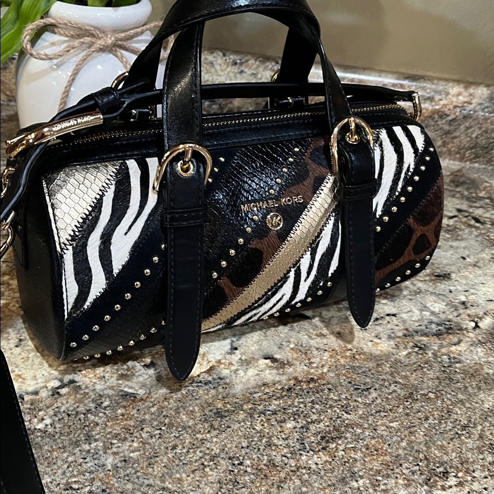 Michael Kors EUC Stanton Medium East West Leather Barrel Messenger Black Multi - Picture 2 of 12